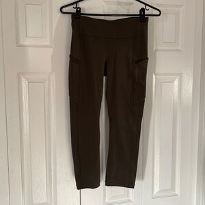 Lululemon Kaki Green Capris Size 4🥰🥰
